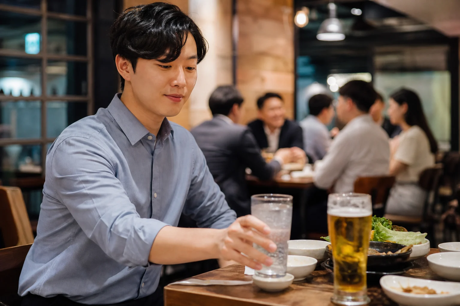 사랑니 발치 후 통증 생활 관리 장면